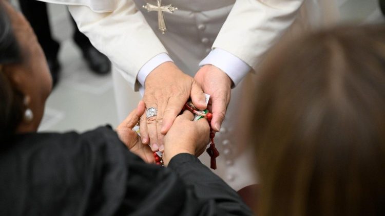 Los Papas y las oraciones por la paz en la oscuridad del mundo