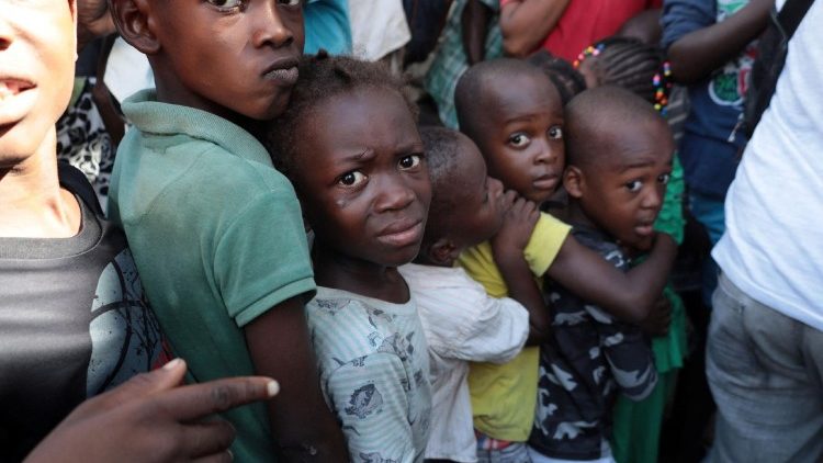 Haití, un ataque con drones mata a ocho niños durante una fiesta de cumpleaños