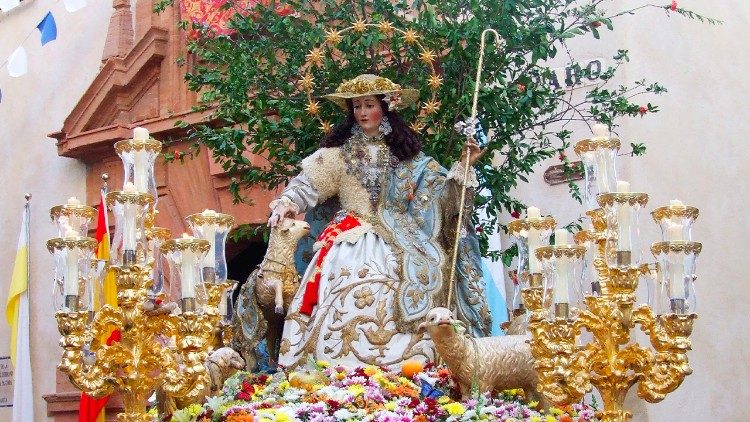 España corona a la Divina Pastora: El regalo de Sevilla a la Iglesia