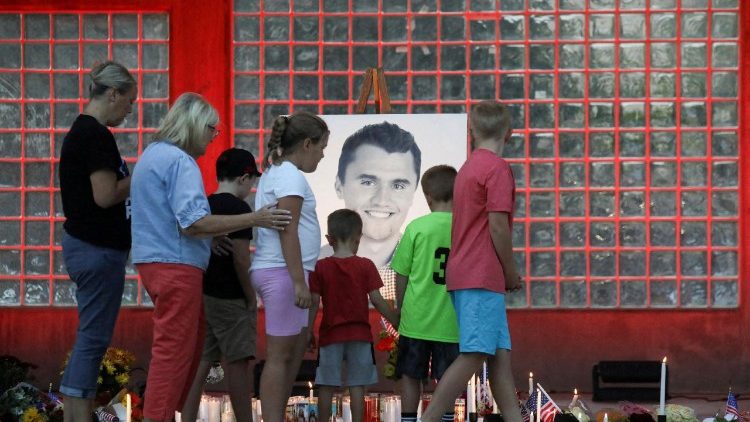 León XIV reza por Charlie Kirk y sus familiares
