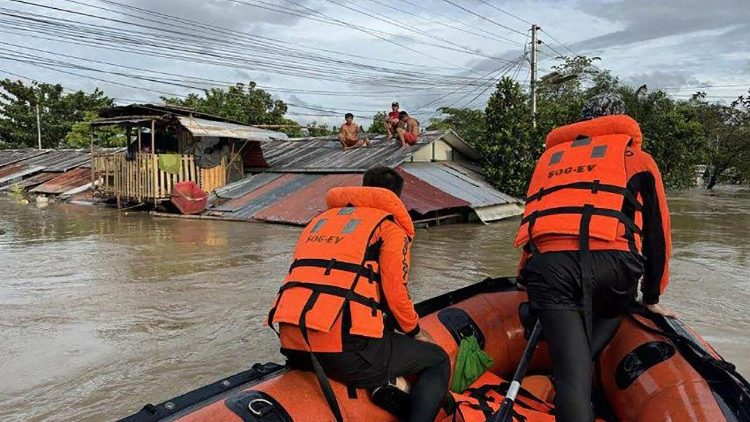 Filipinas: La Iglesia ayuda al país afectado por la tormenta