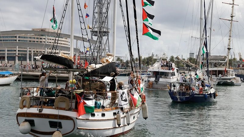 La soledad en alta mar: la Flotilla Global Sumud frente a un mundo que mira hacia otro lado y a sus gobernantes hipócritas La soledad en alta mar: la Flotilla Global Sumud frente a un mundo que mira hacia otro lado y a sus gobernantes hipócritas