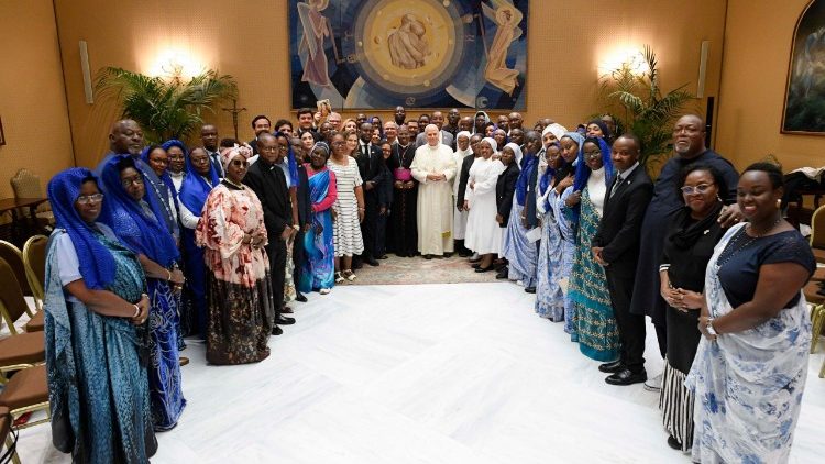 El Papa a los fieles de Burundi: Mantengan la esperanza en un mundo mejor
