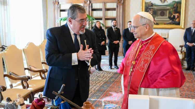 El Papa recibe en audiencia al Presidente de Guatemala