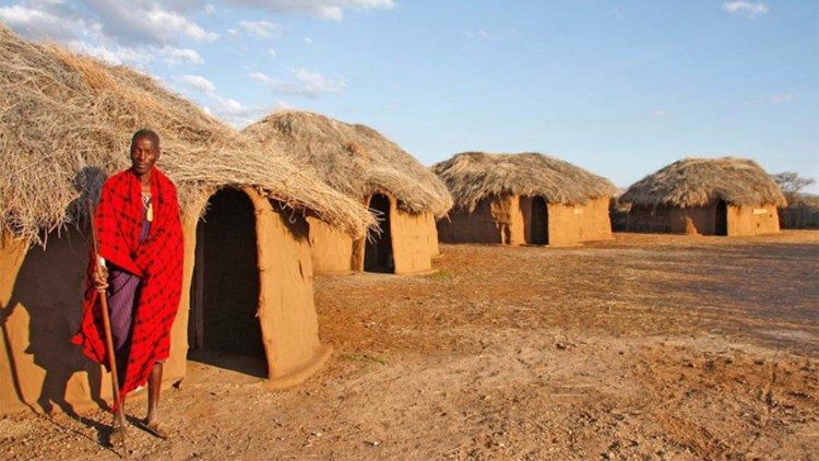 Las hermanas canosianas ayudan a las chicas masái a superar tradición y pobreza