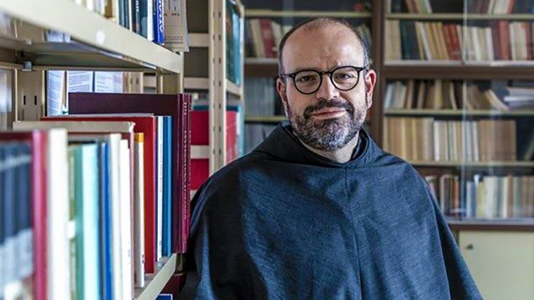 El padre Benanti gana la séptima edición del Premio «Economía y Sociedad»