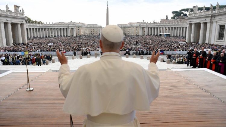 Miles de Adoradores saludan al Papa al celebrar su Jubileo