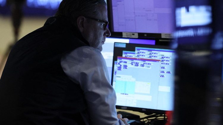 Para la UE, invertir en armas ahora es “sostenible”. La denuncia de Banca Etica