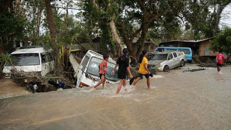 Filipinas, más muertes y destrucción por el supertifón Fung-wong