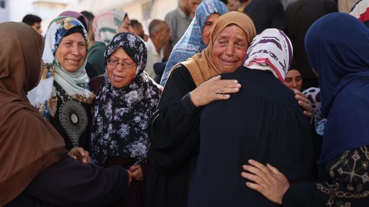 El Papa: los muertos en la guerra se honran con el alto el fuego y con el compromiso por la paz