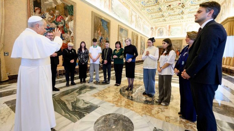 Jóvenes ucranianos visitan al Papa: «Nos escuchó y comprendió nuestro dolor»