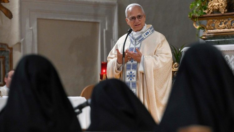 El Papa en Montefalco con las monjas agustinas: Un hombre desarmado y desarmante