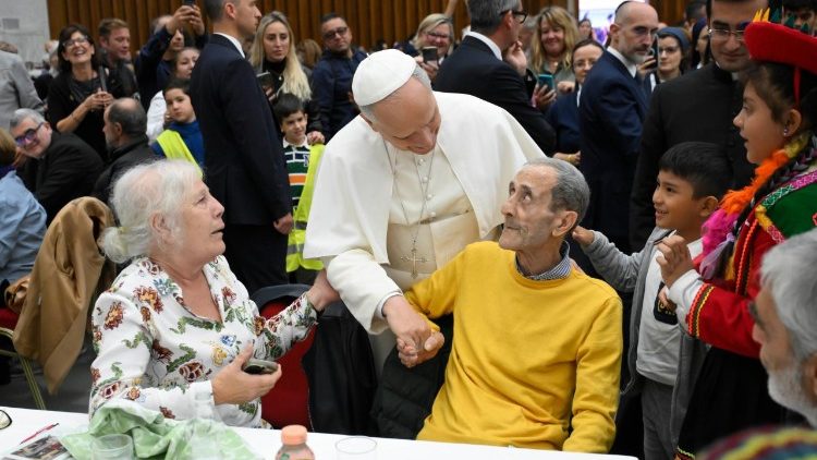 A la mesa con el Papa, donde el hambre encuentra alivio, amistad y esperanza