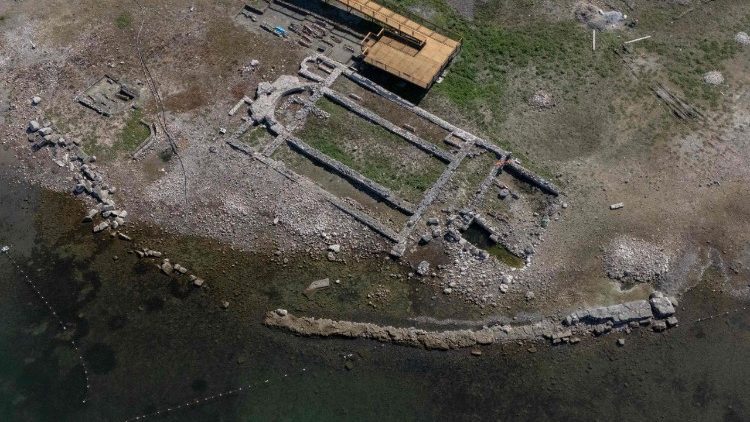 León XIV en Turquía: Miles de jóvenes rezarán con él por la paz