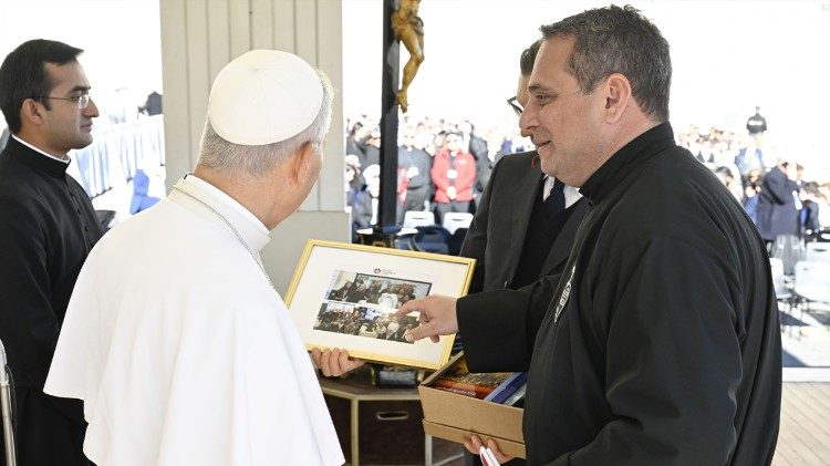 Dos sacerdotes, voz y esperanza de los más desfavorecidos