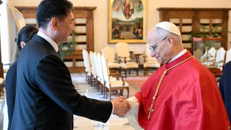 El Papa se reúne con el presidente de Mongolia