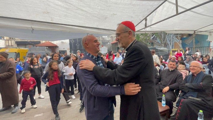 El cardenal Pizzaballa en Gaza celebra la Navidad con la comunidad católica