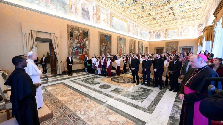 El Papa a peregrinos españoles: Seguir a Cristo, con el testimonio de los santos