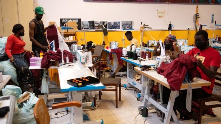 La Iglesia española celebra el inicio del proceso de regularización de migrantes